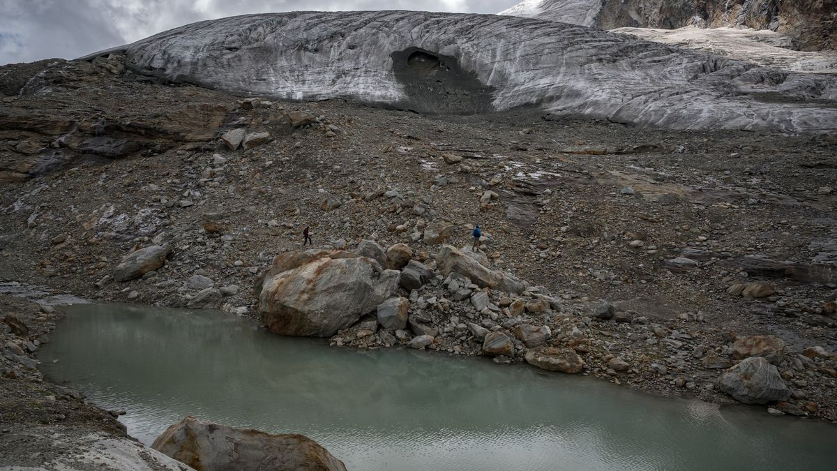 Fotky: Alpští turisté ostrouhají. Tající ledovce zavírají oblíbené trasy